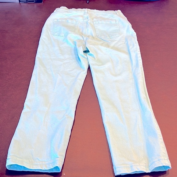 Gloria Vanderbilt • Amanda Aqua Sky Denim - Picture 4 of 4